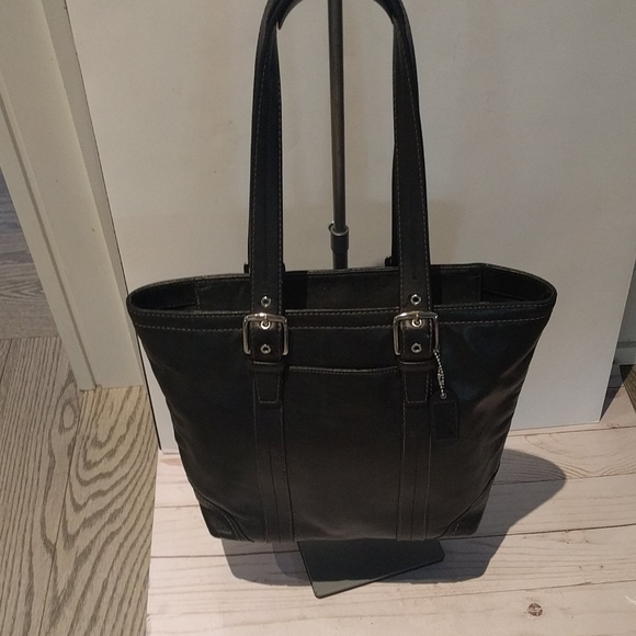 Coach Handbags - 🍀🌸 Genuine leather bag by Coach 🌺🌺👠